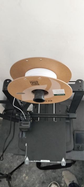 Impresora 3D Creality Negra con Filamento