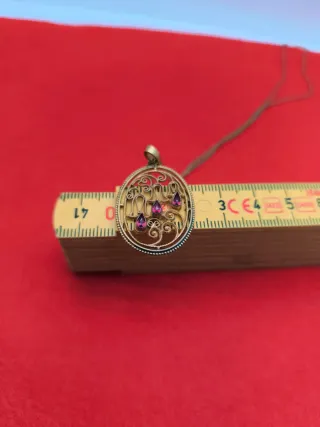 Colgante antiguo con cadena