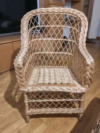 Sillón de mimbre como nuevo