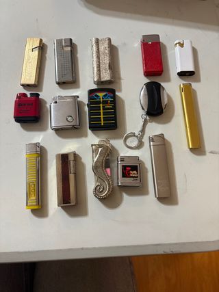 Set di 12 accendini assortiti