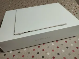 Caja MacBook Air M2 13'6 (Vacía)