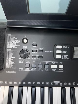 Teclado Yamaha PSR-E363 + banqueta + funda