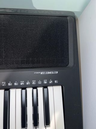 Teclado Yamaha PSR-E363 + banqueta + funda