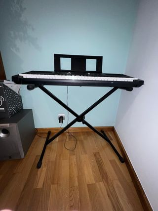 Teclado Yamaha PSR-E363 + banqueta + funda