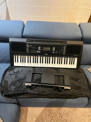 Teclado Yamaha PSR-E363 + banqueta + funda