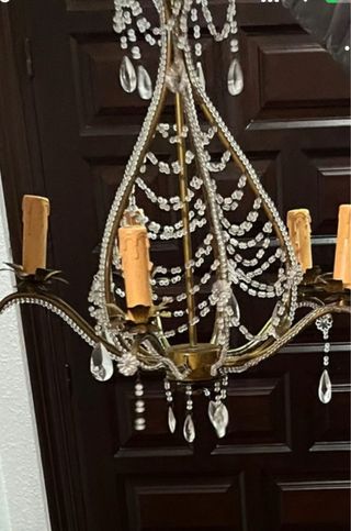 Lámpara de araña dorada con cristales