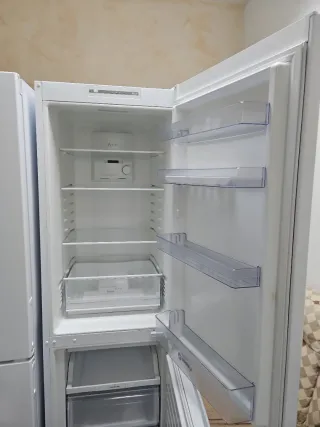 Nevera blanca de dos puertas