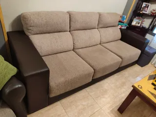 Sofá 3 plazas beige y marrón