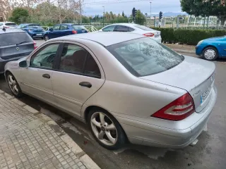 Mercedes-Benz Clase C 2004 AVERIADO