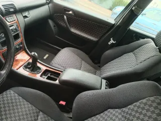 Mercedes-Benz Clase C 2004 AVERIADO