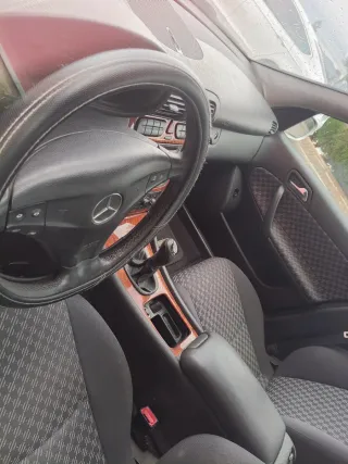 Mercedes-Benz Clase C 2004 AVERIADO
