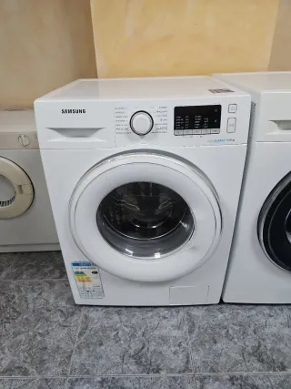 Lavadora Samsung Blanca de 9 kilos.