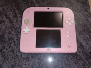 Nintendo 2DS Rosa con Tomodachi Life pre-installato