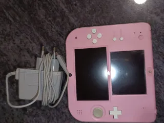 Nintendo 2DS Rosa con Tomodachi Life pre-installato