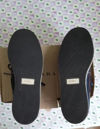 Zapatos Zara niño/a azul.