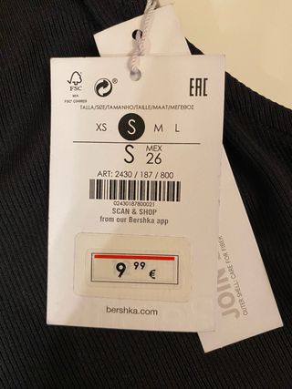 Top asimétrico negro con tirantes