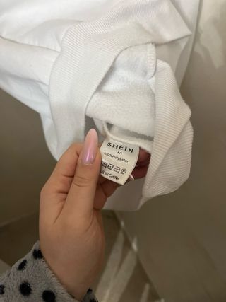 Felpa bianca con cuore rosso