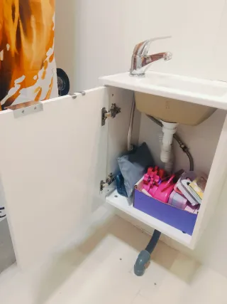 Lavabo pequeño+grifo+ armario flotante+ Espejo 5€+