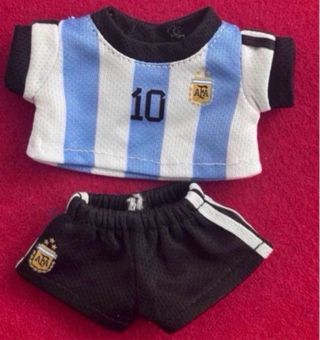 Muñeco similar Labubu seleccion Argentina
