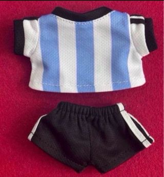 Muñeco similar Labubu seleccion Argentina