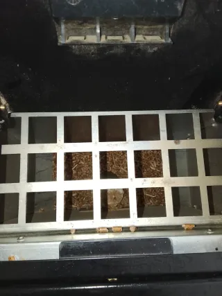 Estufa de pellets roja