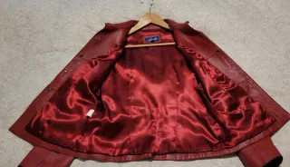 Cazadora 100% piel ovina de color rojo