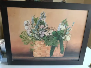 Cuadro de flores en cesta con marco