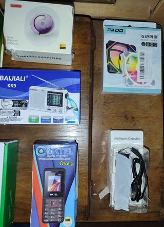 Lotto Elettronica Nuovi: Caricatore, Cuffie, Radio