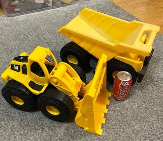 Camión y Pala Cargadora CAT Amarillos