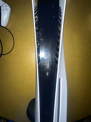 PlayStation 5 con mando y cables, en buen estado