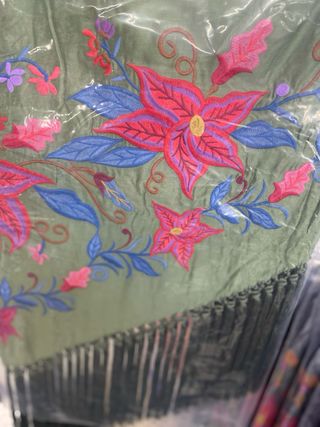 Mantoncillo Flamenca Seda Bordado Flores