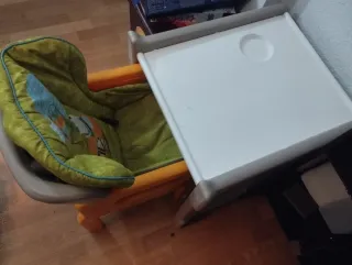 Trona/pupitre infantil con bandeja