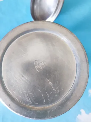 Zuccheriera in peltro con stemma araldico