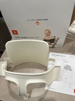 Stoke Tripp Trapp Baby Set blanco, cojín y caja