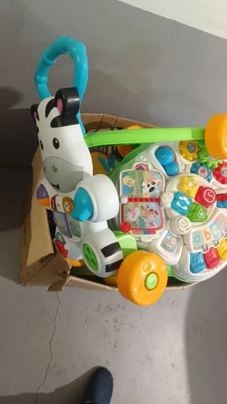 Caja completa de juguetes