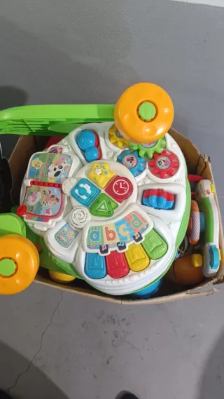 Caja completa de juguetes