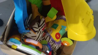 Caja completa de juguetes