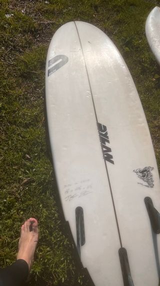 Tabla de surf blanca