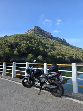 Daelim Roadwin 125 Fi Naked Negra