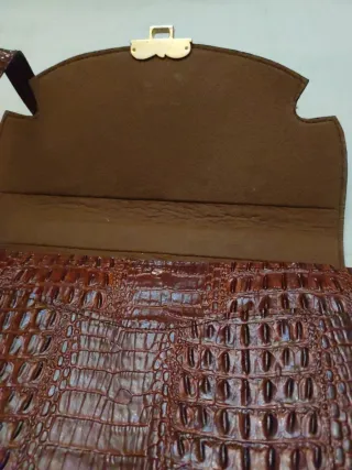 Bolso de piel marrón, usado una vez