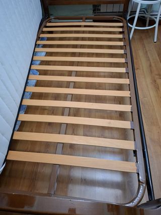 Cama individual de madera