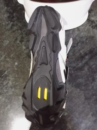 Zapatillas Shimano Ciclismo Negras y Blancas