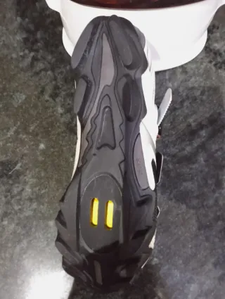 Zapatillas Shimano Ciclismo Negras y Blancas