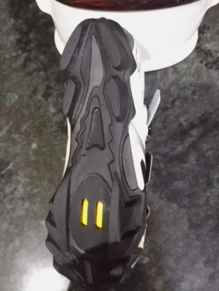 Zapatillas Shimano Ciclismo Negras y Blancas