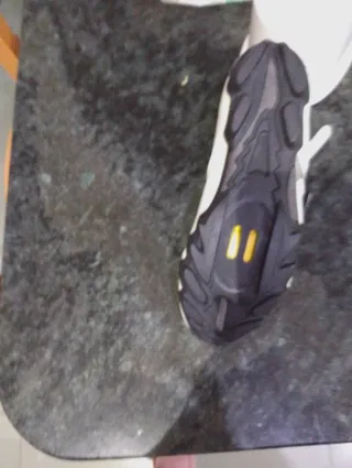 Zapatillas Shimano Ciclismo Negras y Blancas