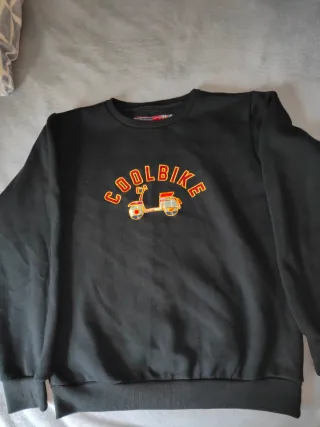 Sudadera negra con estampado de moto