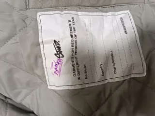 Chaqueta bomber Pull and Bear beige