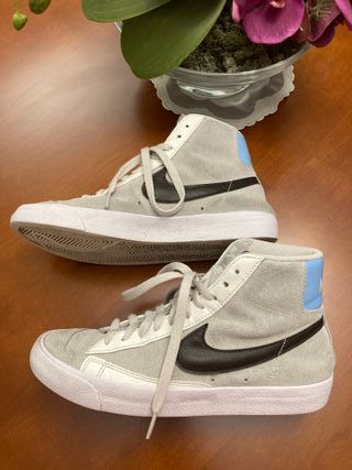 Zapatillas Nike Altas Grises y Blancas