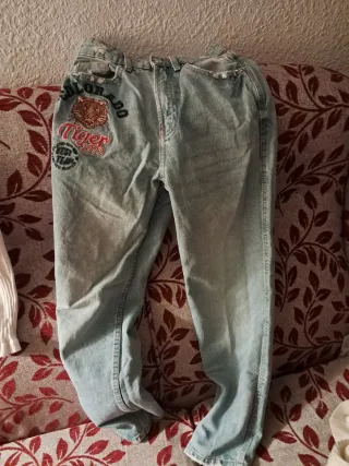 Pantalón vaquero azul con parches Talla 34