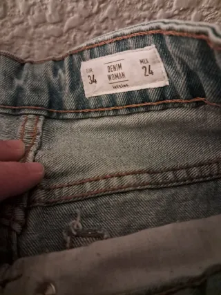 Pantalón vaquero azul con parches Talla 34
